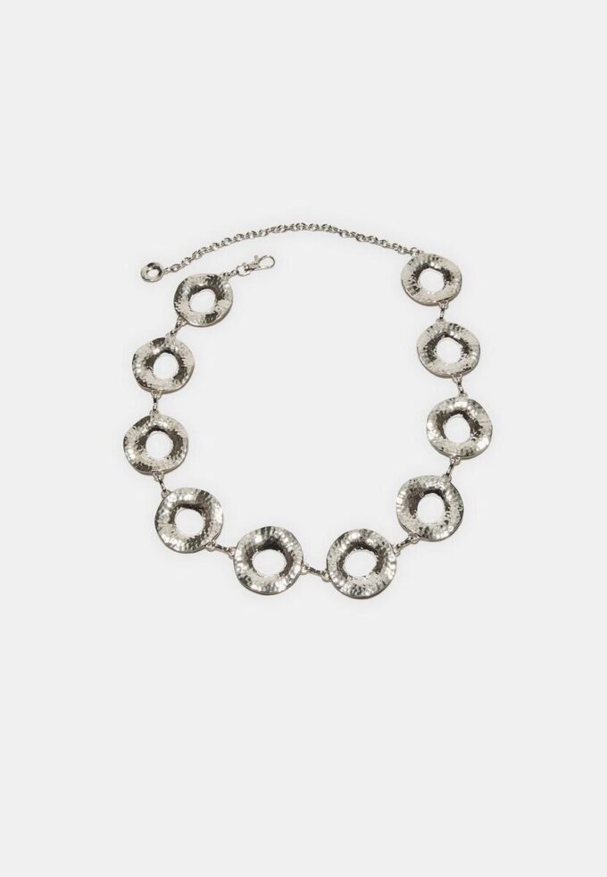 Metalen riem met ronde plaatjes