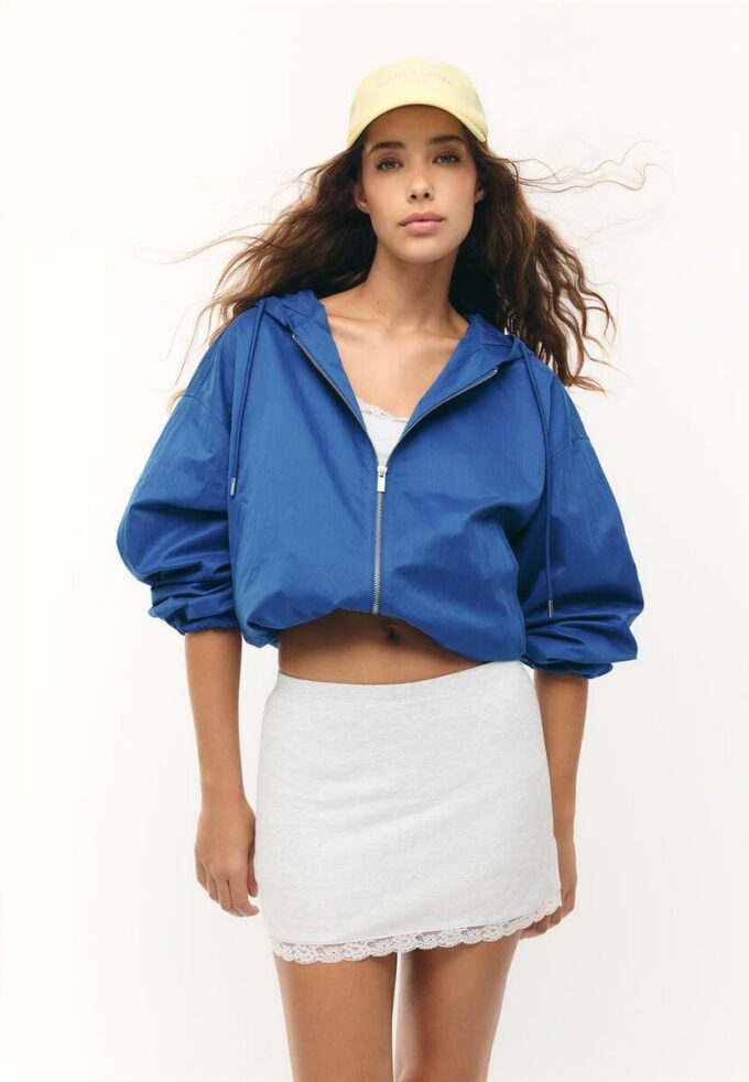 Nylon jas met capuchon Nylon jas met capuchon