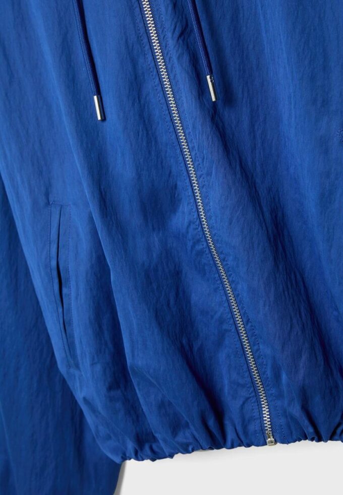 Nylon jas met capuchon Nylon jas met capuchon