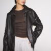 Oversize imitatieleren jasje met revers Oversize imitatieleren jasje met revers