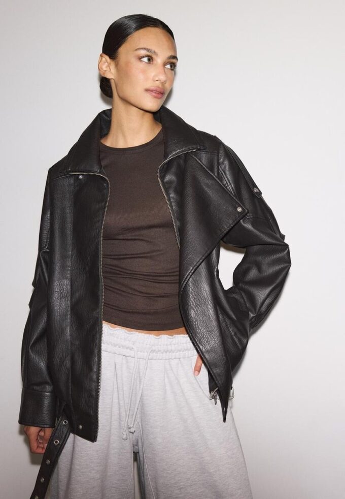 Oversize imitatieleren jasje met revers Oversize imitatieleren jasje met revers