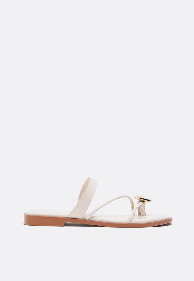 Platte sandalen met steendetails