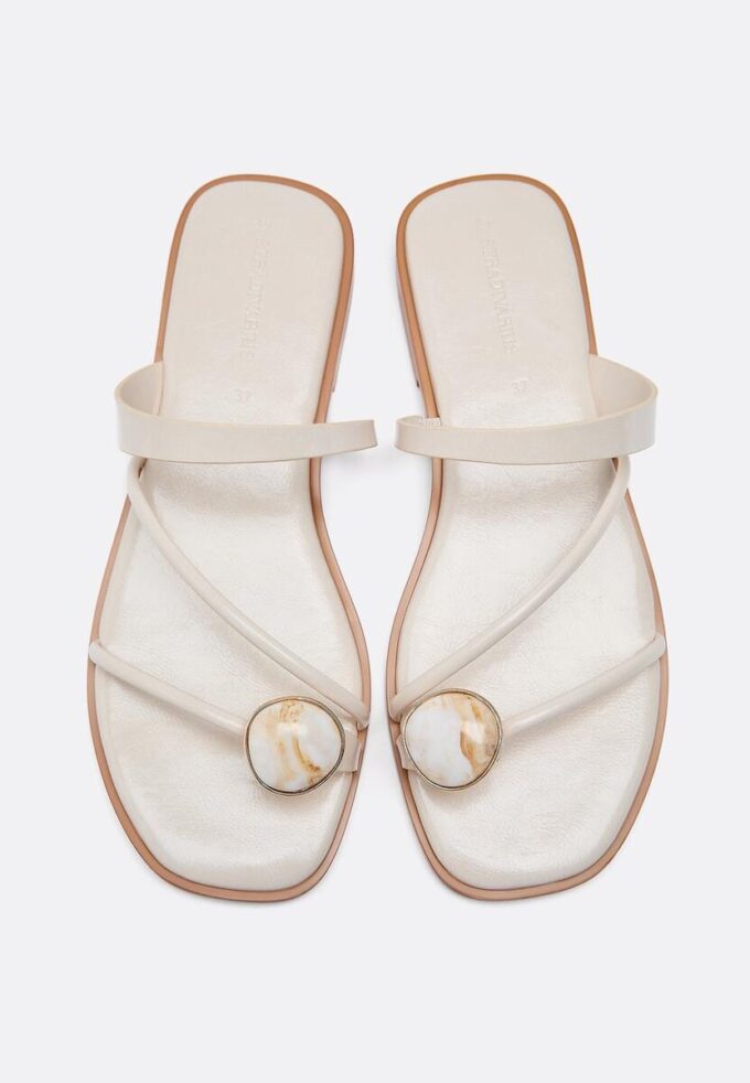 Platte sandalen met steendetails