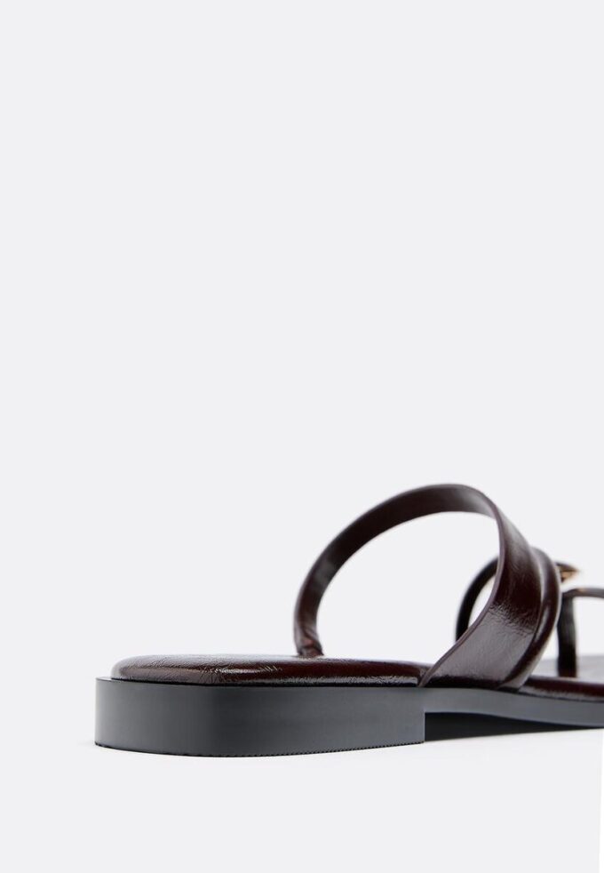 Platte sandalen met steendetails