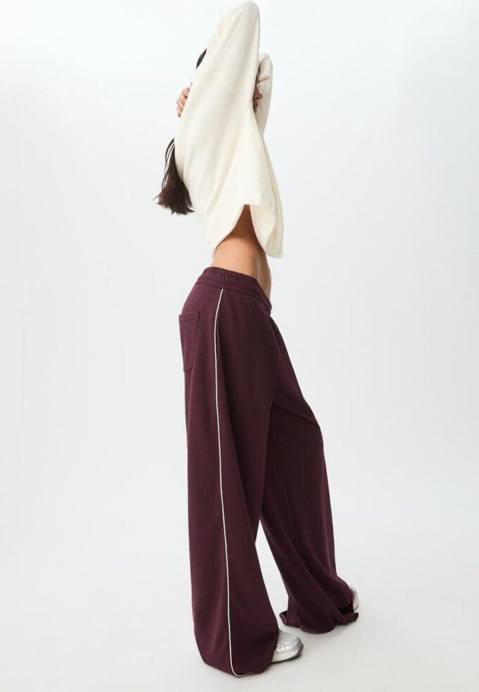 Pluche broek met Wide Leg pijpen en sierstuk Pluche broek met Wide Leg pijpen en sierstuk