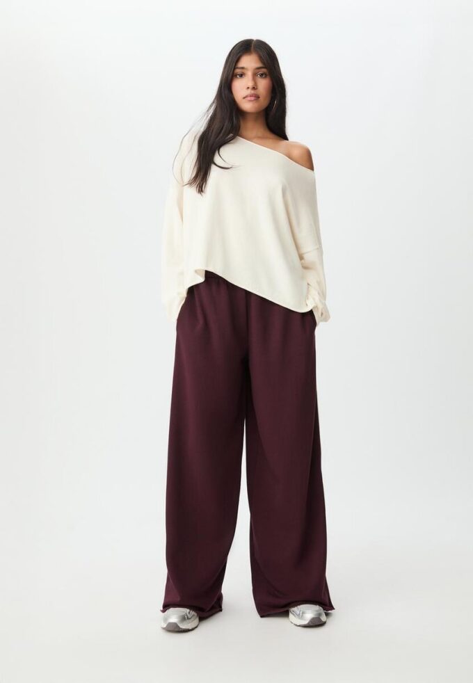 Pluche broek met Wide Leg pijpen en sierstuk Pluche broek met Wide Leg pijpen en sierstuk