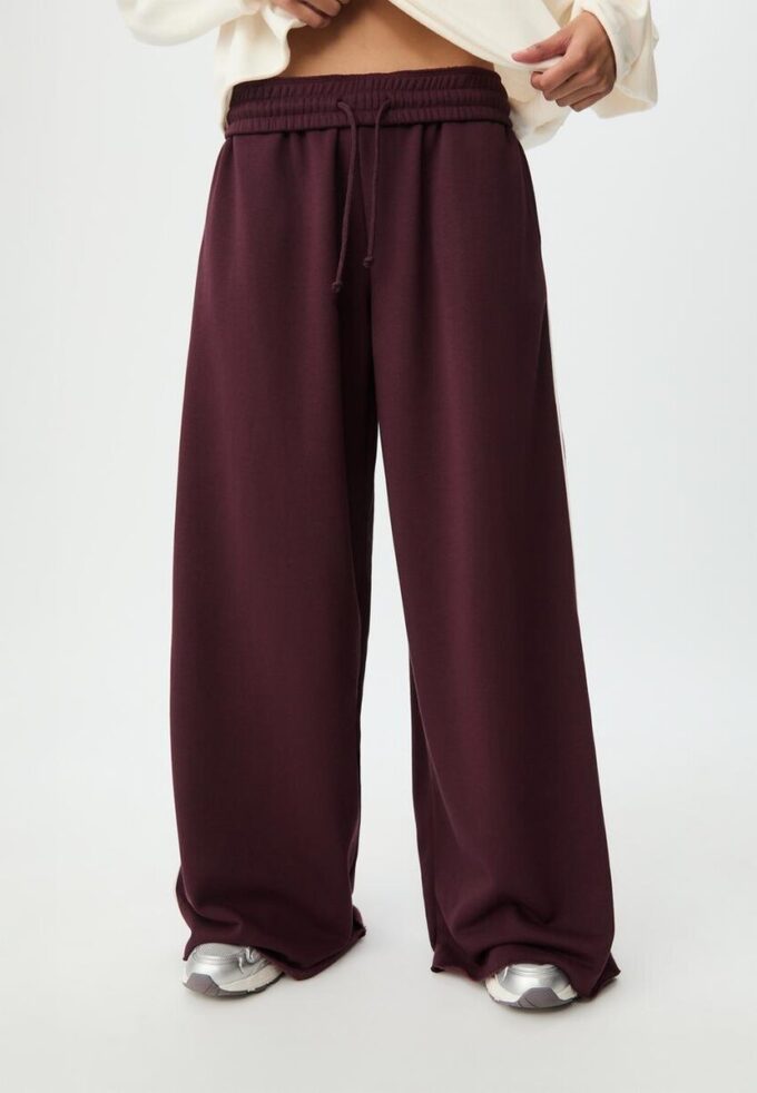 Pluche broek met Wide Leg pijpen en sierstuk Pluche broek met Wide Leg pijpen en sierstuk