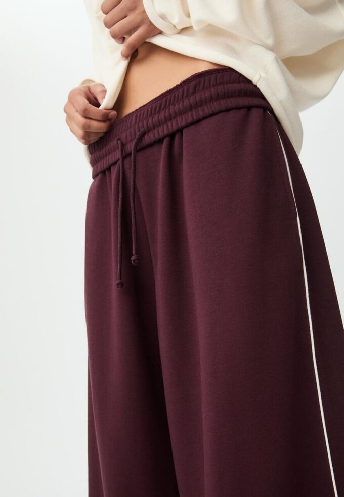 Pluche broek met Wide Leg pijpen en sierstuk Pluche broek met Wide Leg pijpen en sierstuk
