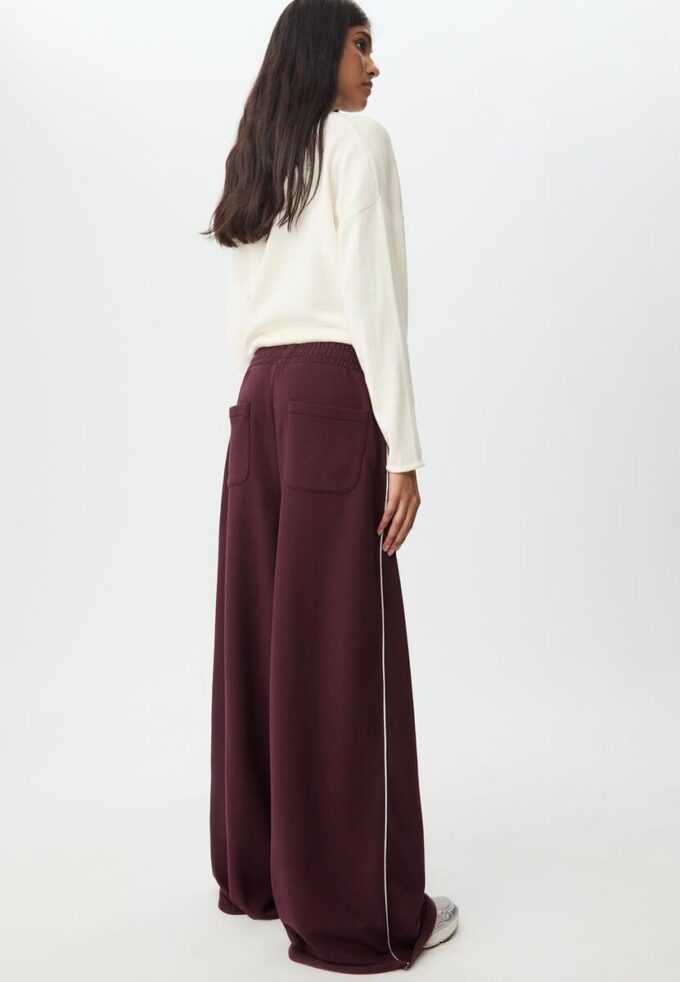 Pluche broek met Wide Leg pijpen en sierstuk Pluche broek met Wide Leg pijpen en sierstuk