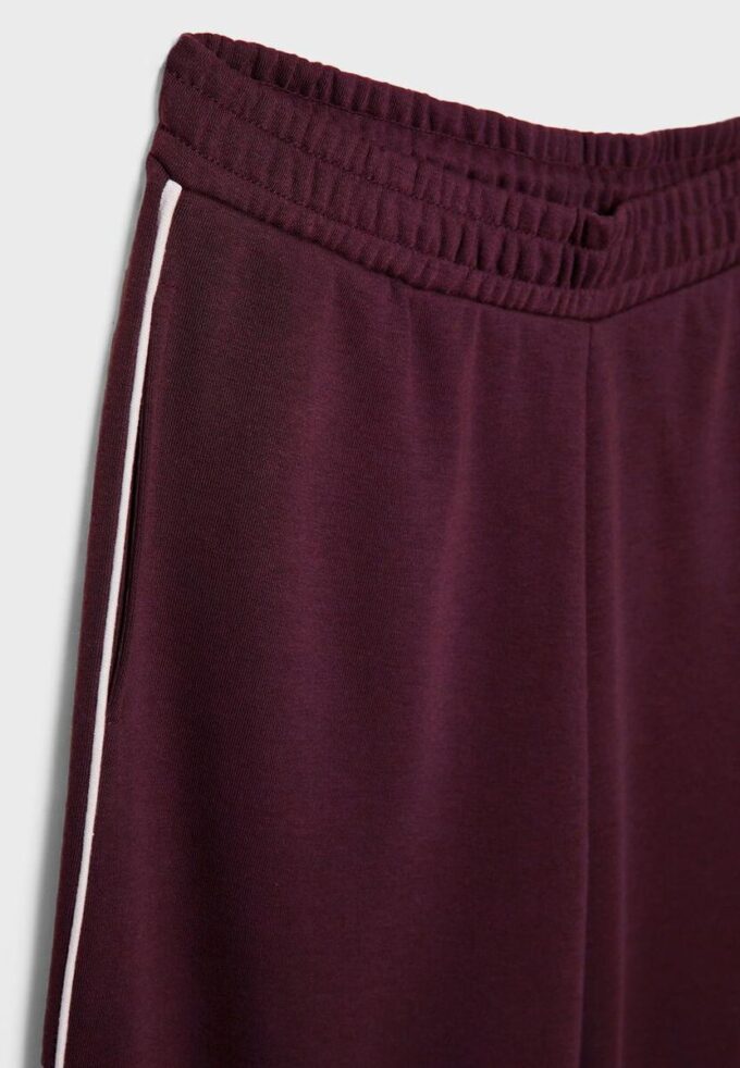 Pluche broek met Wide Leg pijpen en sierstuk Pluche broek met Wide Leg pijpen en sierstuk