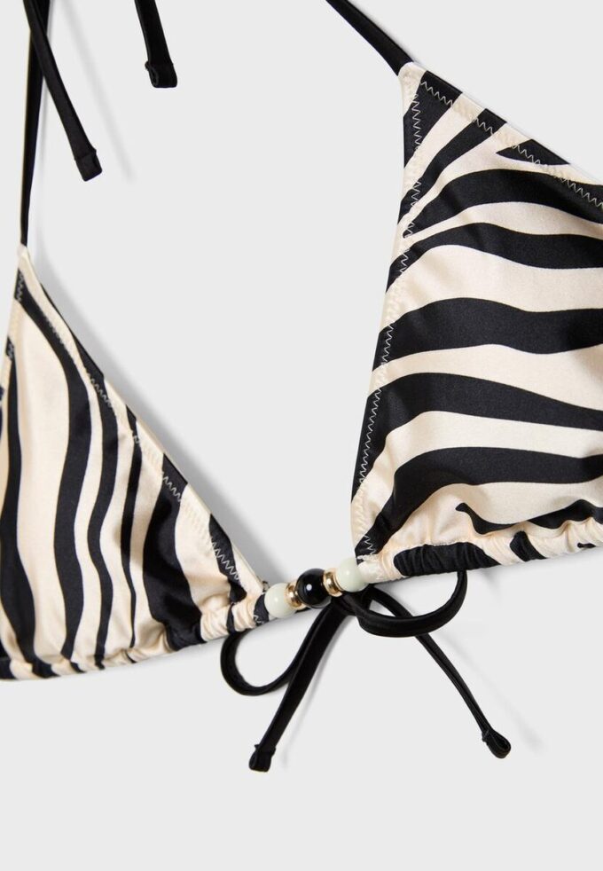 Prints op satijn op driehoekige bikinitop