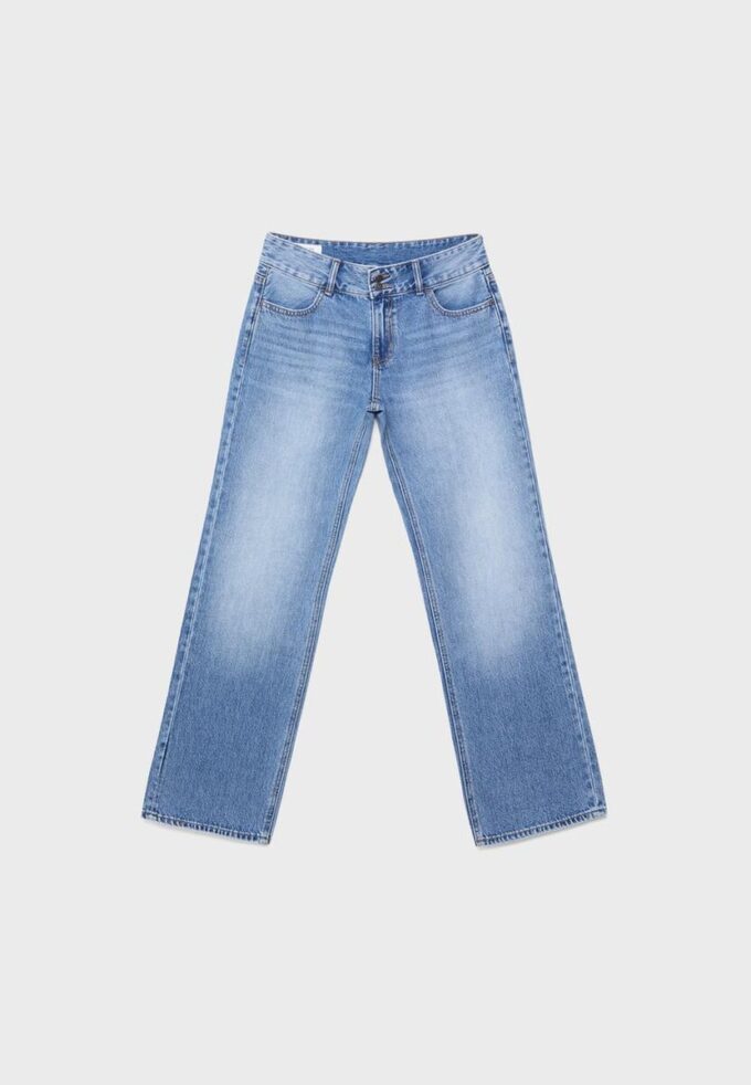 Rechte jeans met dubbele metalen knoop Rechte jeans met dubbele metalen knoop