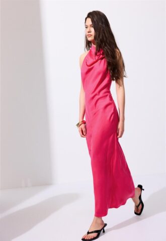 rugloze halter midi jurk 2 1 330x477 - Rugloze halter midi-jurk