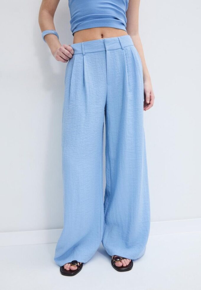 Rustieke broek met Wide Leg pijpen en verstelbare knopen Rustieke broek met Wide Leg pijpen en verstelbare knopen