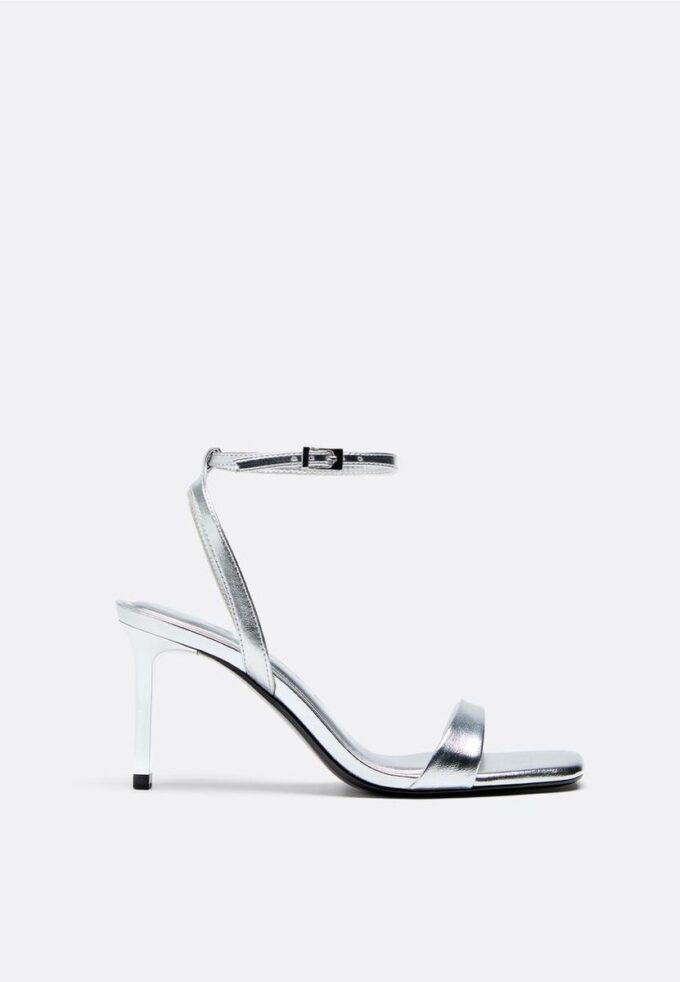 Sandalen met hak en metallic effect