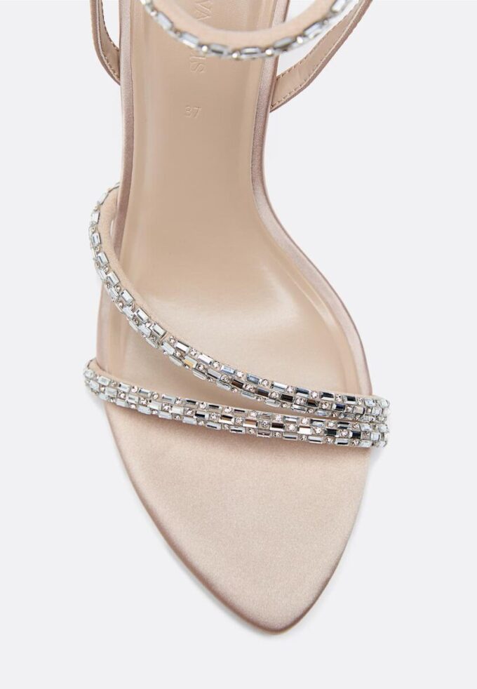 Sandalen met hak en strass-details