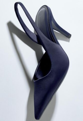 Schoenen met hakken en satijneffect