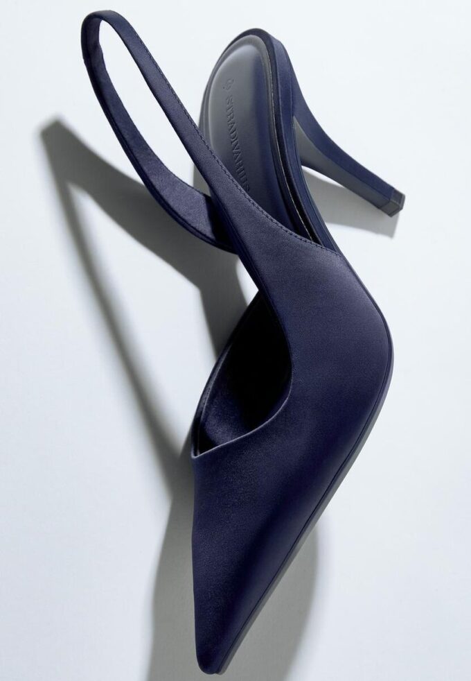 Schoenen met hakken en satijneffect