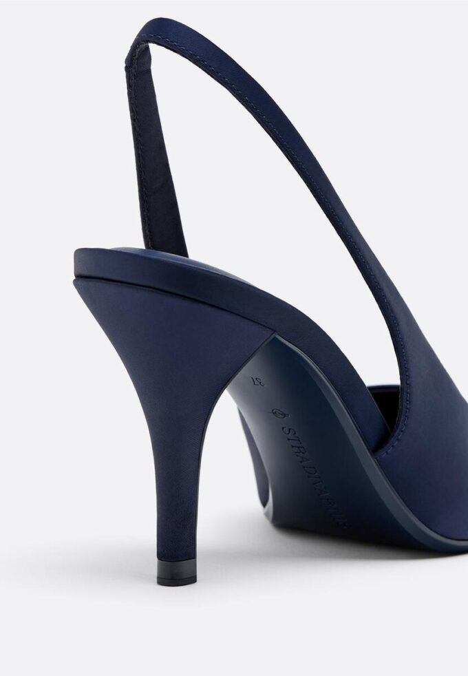 Schoenen met hakken en satijneffect