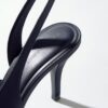 Schoenen met hakken en satijneffect