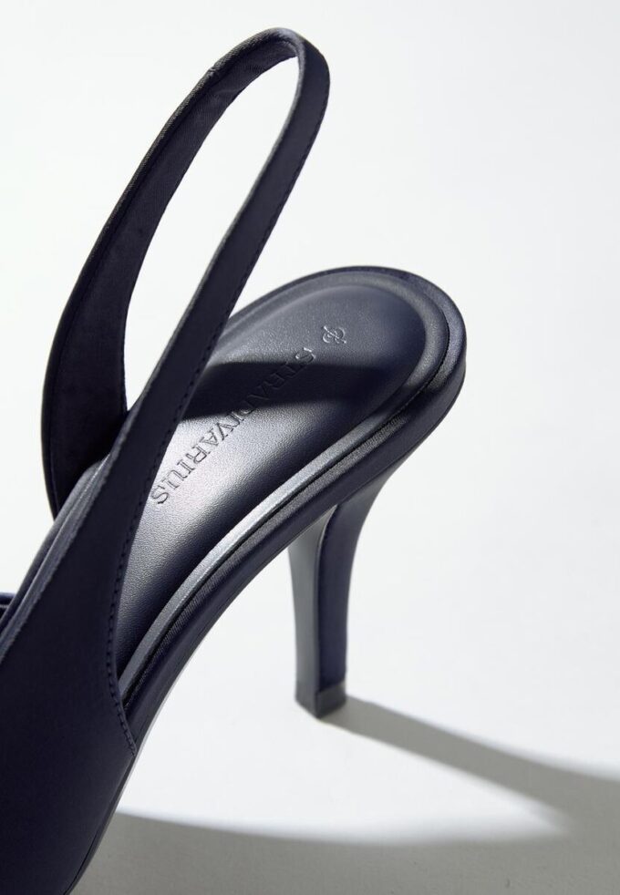 Schoenen met hakken en satijneffect