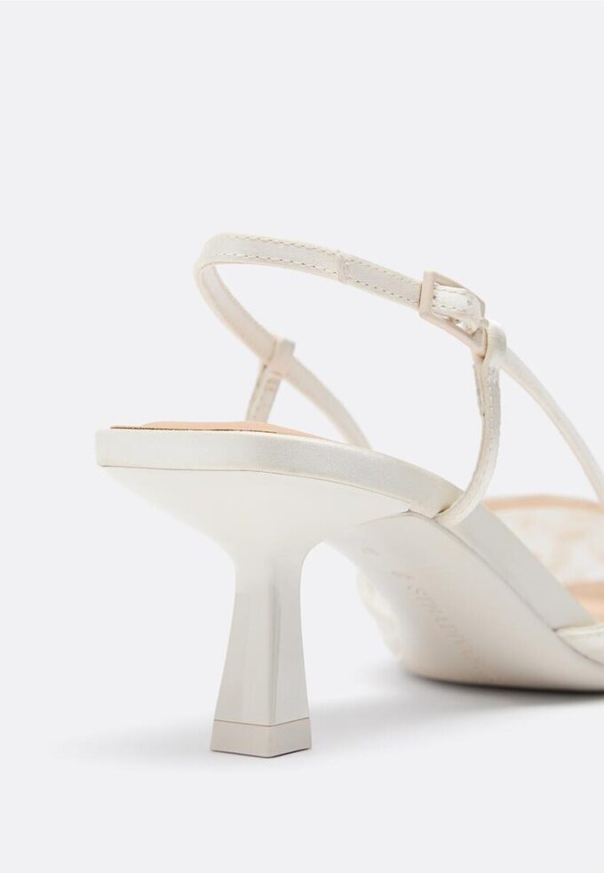 Schoenen met kittenhakken van mesh met strass