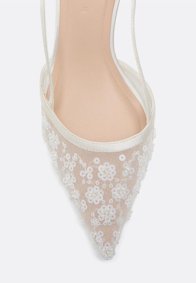 Schoenen met kittenhakken van mesh met strass
