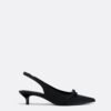Schoenen met uitgesneden details en kittenhakken