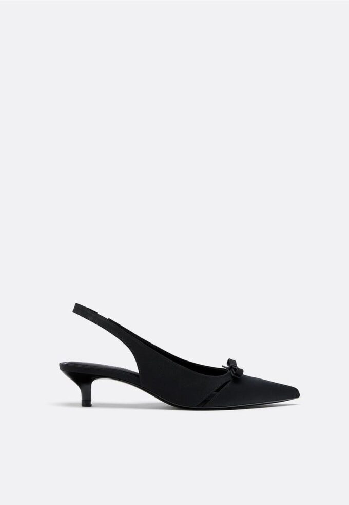 Schoenen met uitgesneden details en kittenhakken