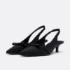 Schoenen met uitgesneden details en kittenhakken