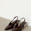Schoenen met V-hals en kittenhakken