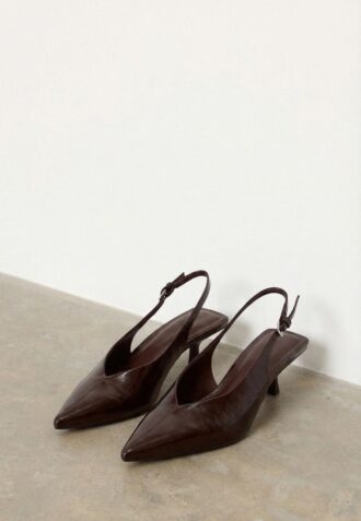 Schoenen met V-hals en kittenhakken