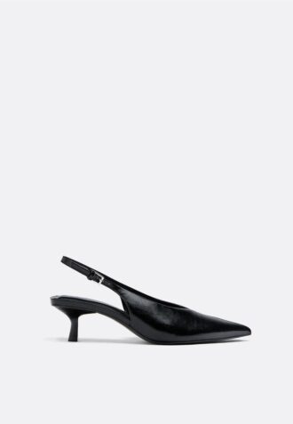 Schoenen met V-hals en kittenhakken