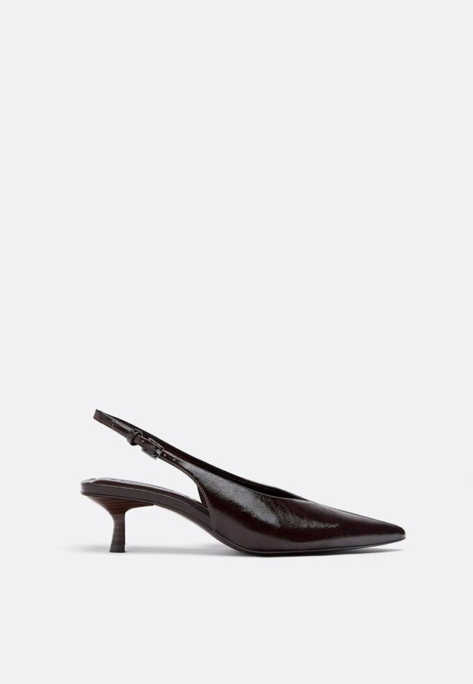 Schoenen met V-hals en kittenhakken