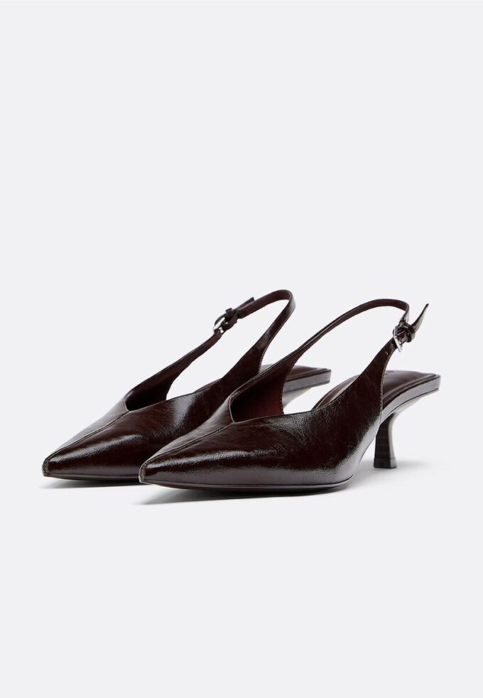 Schoenen met V-hals en kittenhakken