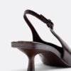Schoenen met V-hals en kittenhakken