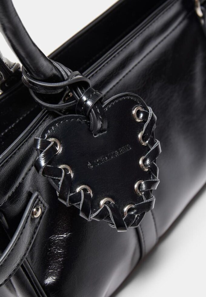 Schoudertas met hartdetail