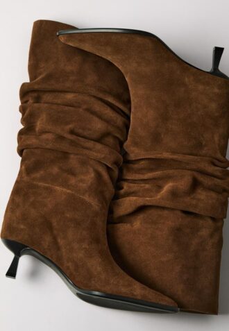 Slouchy leren laarzen met kittenhak