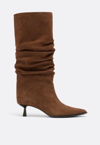 Slouchy leren laarzen met kittenhak
