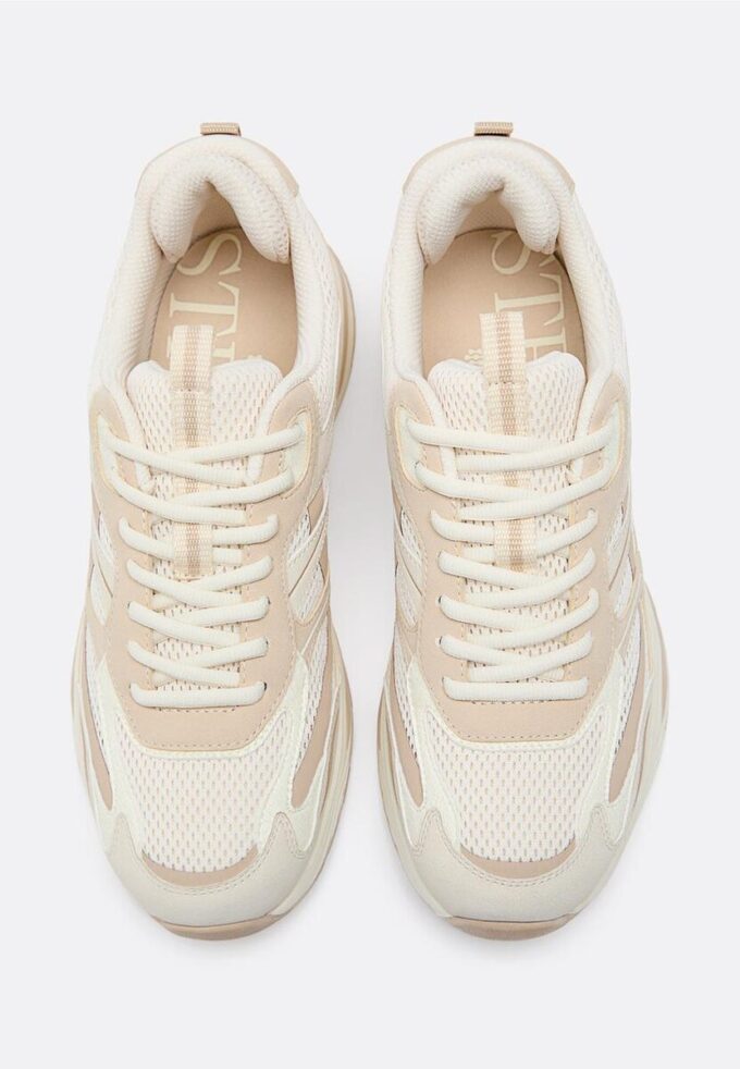 Sneakers met detail