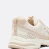 Sneakers met detail