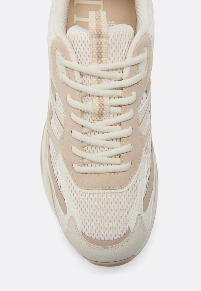 Sneakers met detail