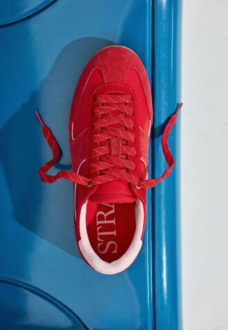 Sneakers met platte zool en details van leer