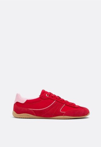 Sneakers met platte zool en details van leer