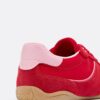 Sneakers met platte zool en details van leer