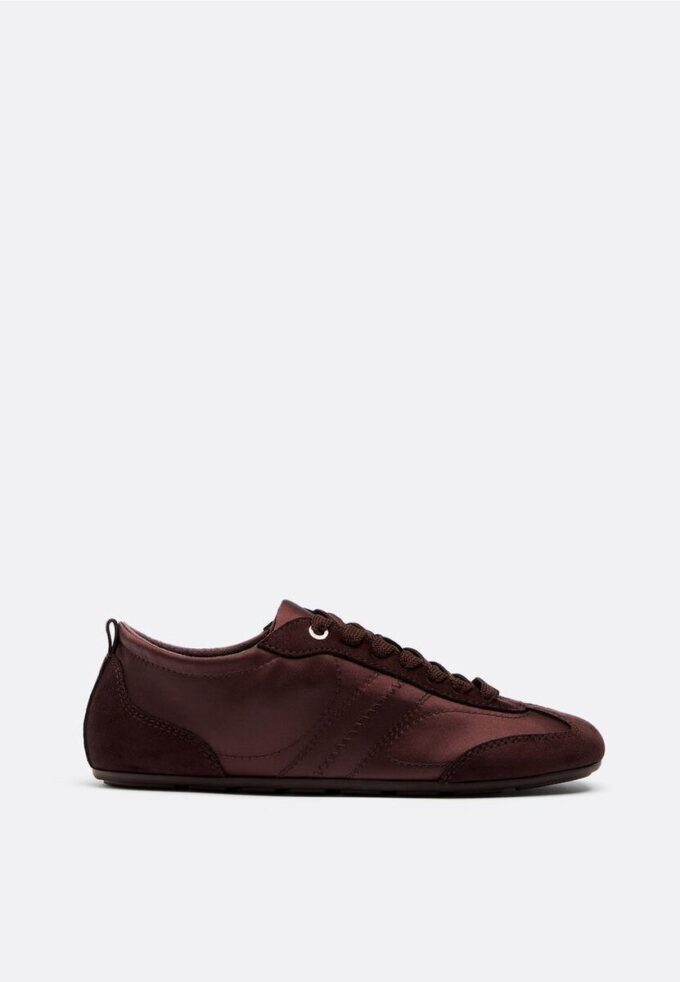 Sneakers met satijnglans en dunne zool