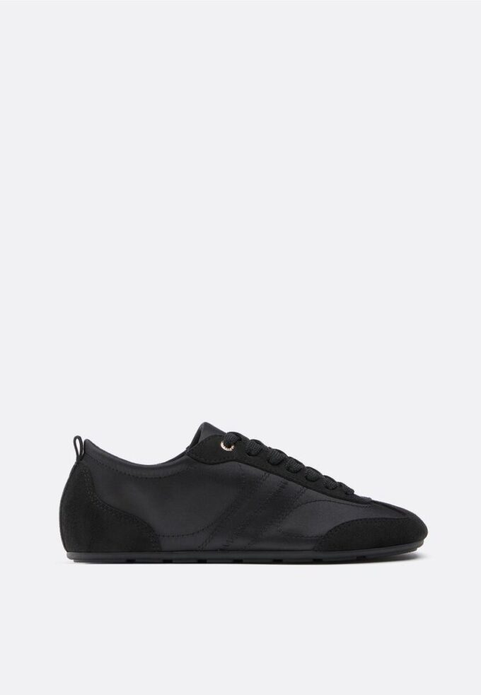 Sneakers met satijnglans en dunne zool