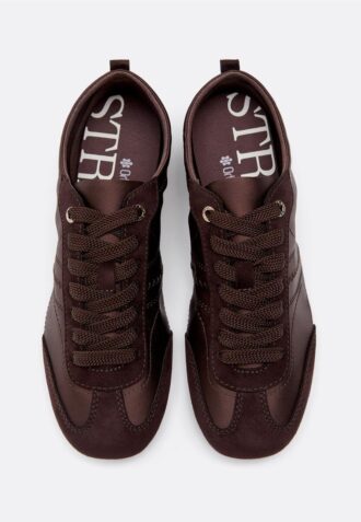 Sneakers met satijnglans en dunne zool