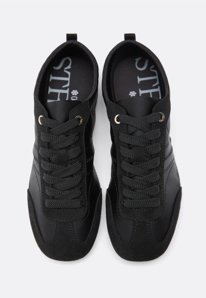 Sneakers met satijnglans en dunne zool