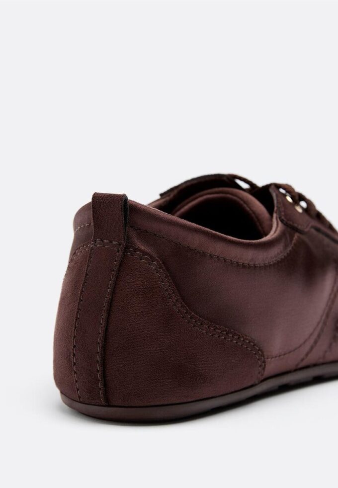 Sneakers met satijnglans en dunne zool
